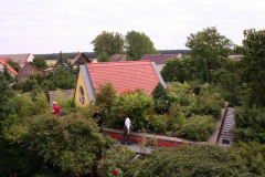 Bambusfest:
Besucher überall im Garten