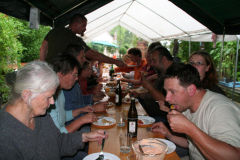 Bambusfest:
Traditionelles abendliches Beisammensein der Helfer und Mitwirkenden.