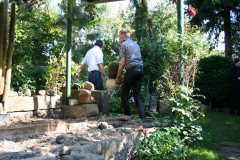 75. Geburtstag Hanspeter Bethke
Wegen drohendem Frost mussten schnell noch die letzten Pflanzen ins Gewächshaus.